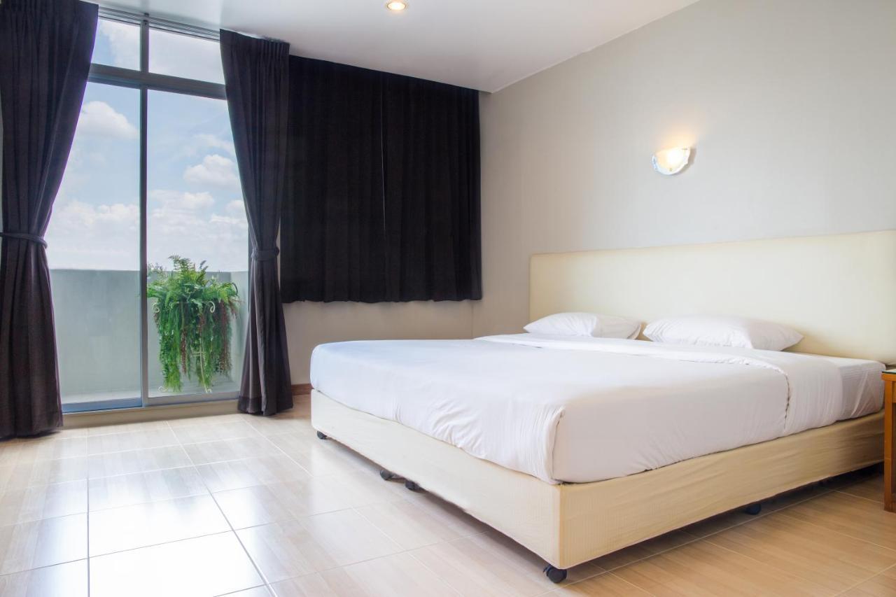 Rattana View Hotell Phitsanulok Exteriör bild